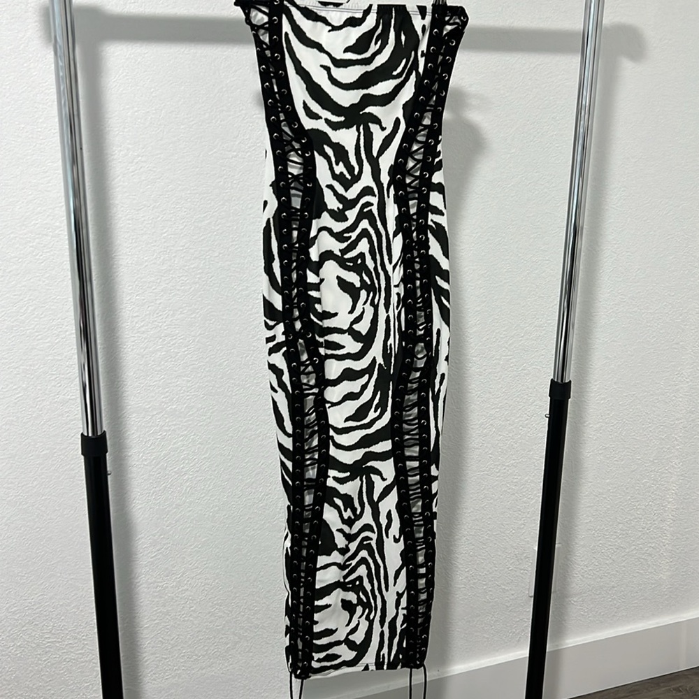 Dress - Picture 6 of 9
